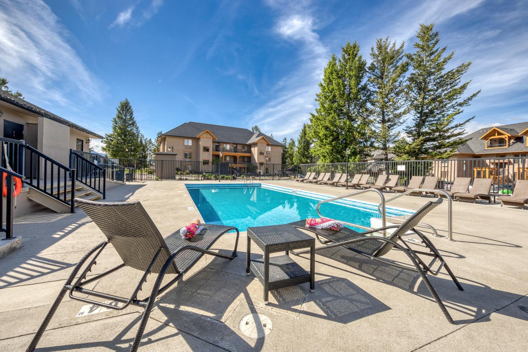 Bighorn Meadows Resort Radium Hot Springs Eksteriør billede