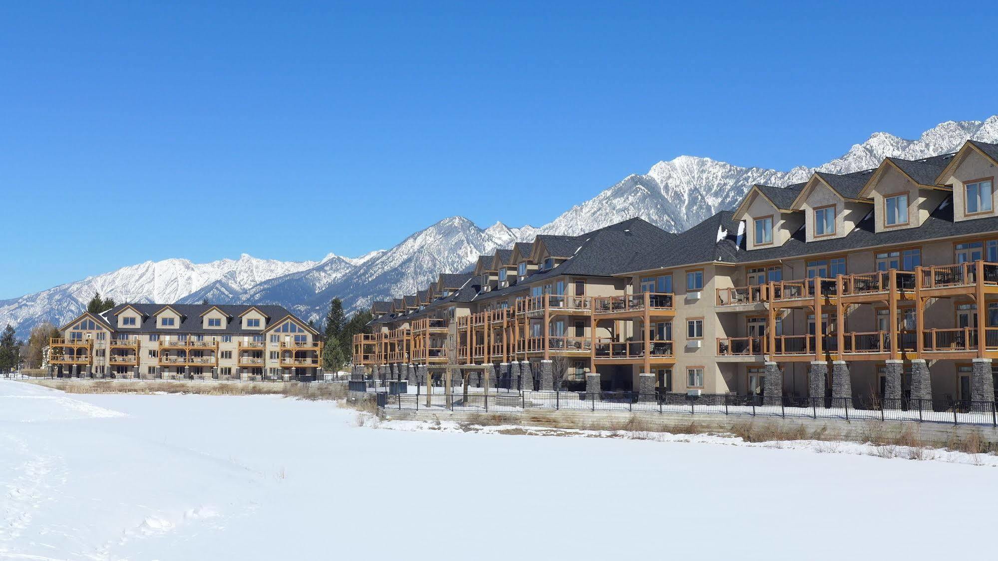 Bighorn Meadows Resort Radium Hot Springs Eksteriør billede